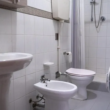 Guesthost - Comfy Flat X3 Near The Center * Piacenza